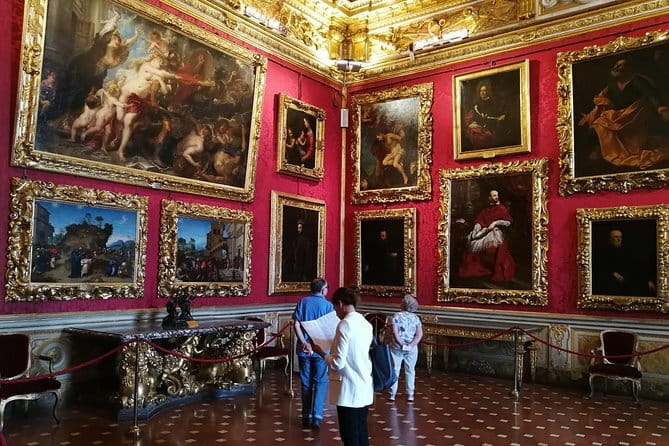 Pitti Palace, Palatina Gallery and the Medici: Arts and Power in Florence. - Starting in Piazza Pitti