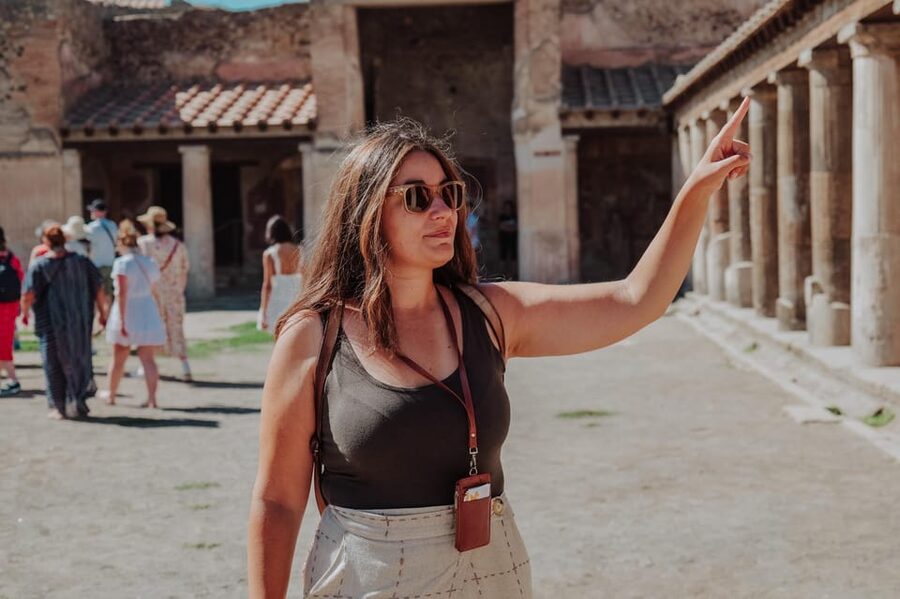 Pompeii 3hours Villa of Mysteries tour with an Archaeologist - Theaters, shops, and the less polished side of Pompeii