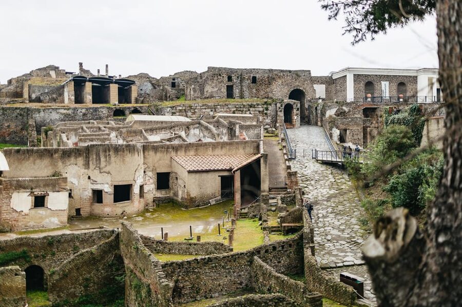 Pompeii: Afternoon to Sunset Guided Tour with Ticket - Reading the Forum and Basilica