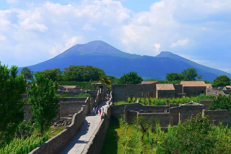 Pompeii and Vesuvius Full-Day Tour from Amalfi Coast - Practical ways to make the day easier