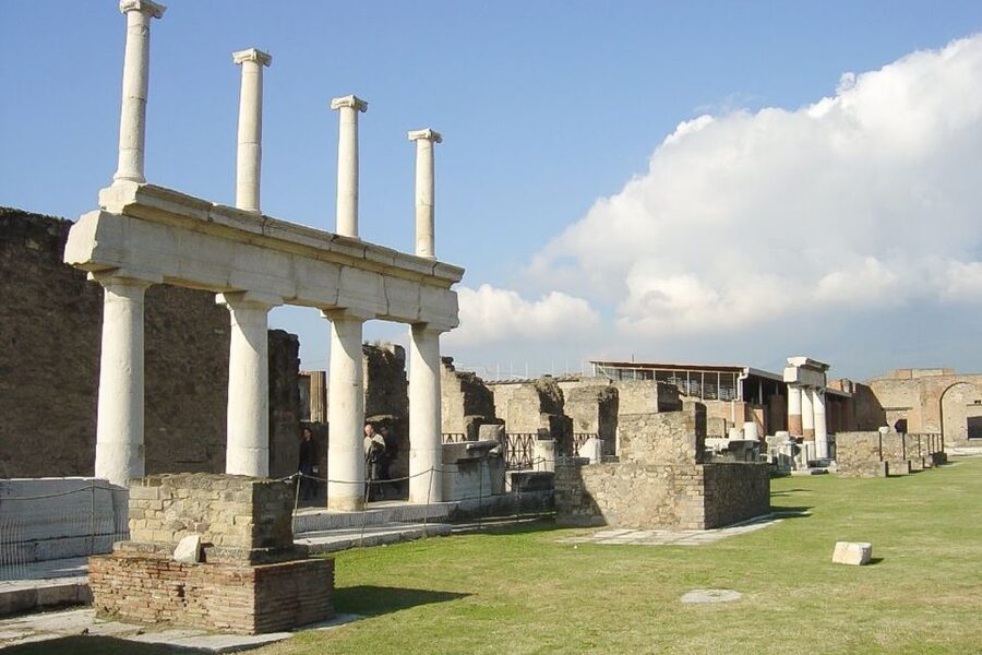 Pompeii and Vesuvius Full-Day Tour from Amalfi Coast - Why Pompeii and Vesuvius belong on the same day