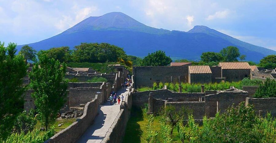 Pompeii and Vesuvius Full-Day Tour from Amalfi Coast - Pompeii: what the guided visit adds
