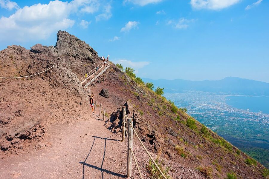Pompeii: Day Tour of Pompeii and Vesuvius with Bus Transfer - Walking to the Gran Cono crater