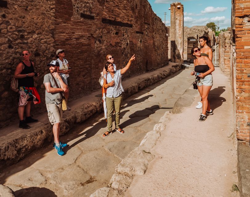 Pompeii: Entry Ticket and Guided Tour with an Archaeologist - House of Menander and the life of the wealthy