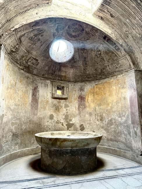 Pompeii: Exclusive Tour with Archaeologist and Entry Tickets - Why an archaeologist changes Pompeii