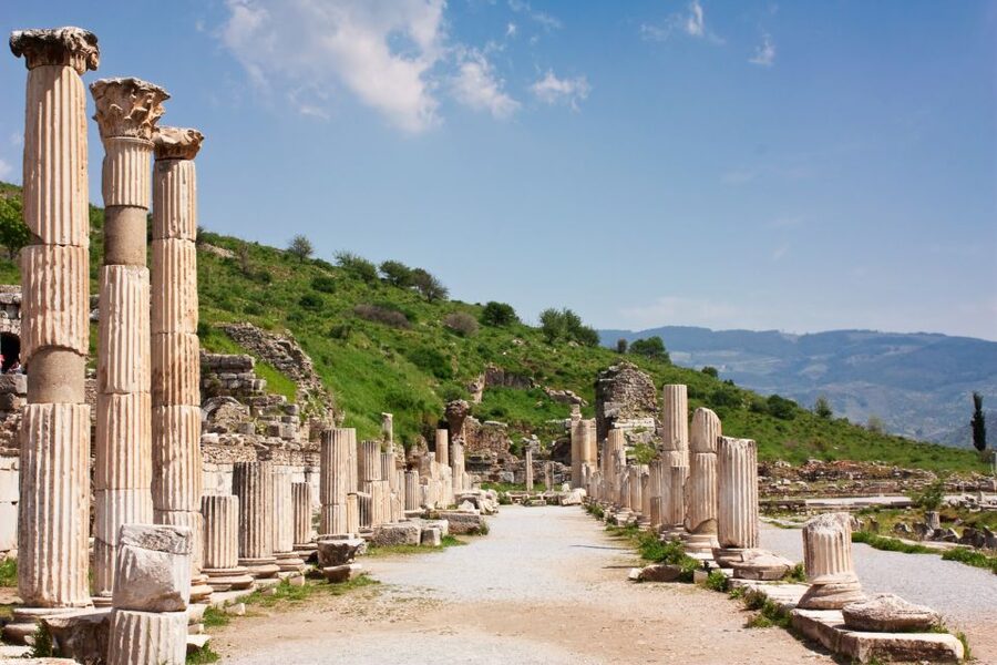 Pompeii: Guided Tour with Skip-the-Line Entry - Homes, shops, and the details that make Pompeii human