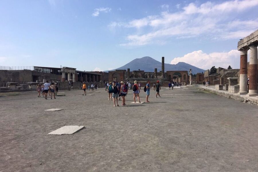 Pompeii: Guided Walking Tour with Entrance Ticket - Why a guide helps at Pompeii