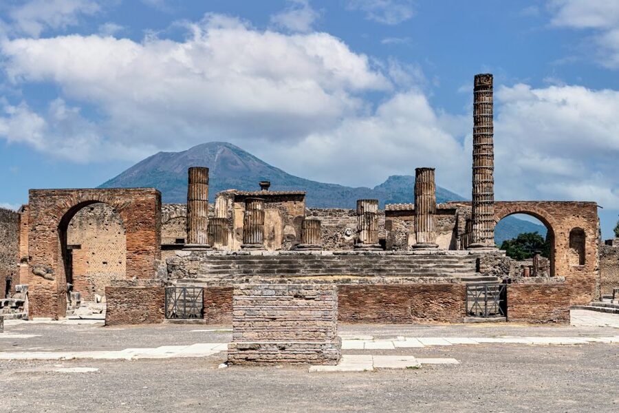 Pompeii: Guided Walking Tour with Entrance Ticket - Guides, languages, and headsets