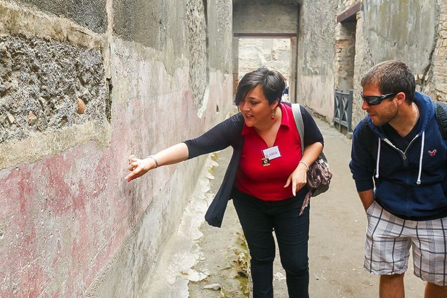 Pompeii: Skip-the-Line Guided Tour with Expert Archaeologist - How the small group changes the visit