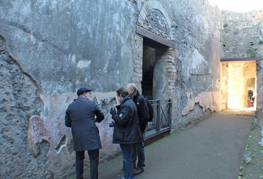 Pompeii: Skip-the-Line Tickets and Tour with Archaeologist - Villas, dining rooms, and the texture of Roman home life