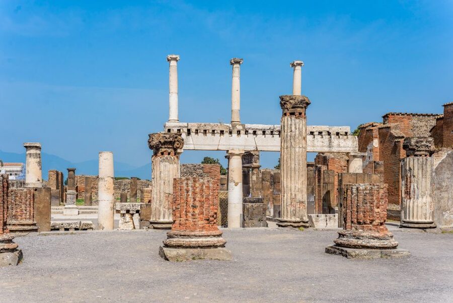 Pompeii: Small Group Tour with an Archaeologist - Group, private, and language choices