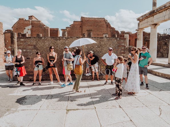Pompeii: Small Group Tour with an Archaeologist - Why an archaeologist helps at Pompeii