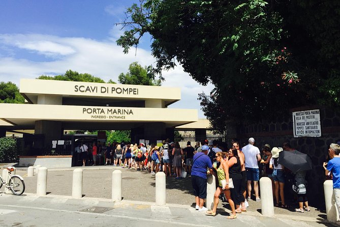 Pompeii: Small Group Tour with an Archaeologist - The Forum, temples, and civic Pompeii