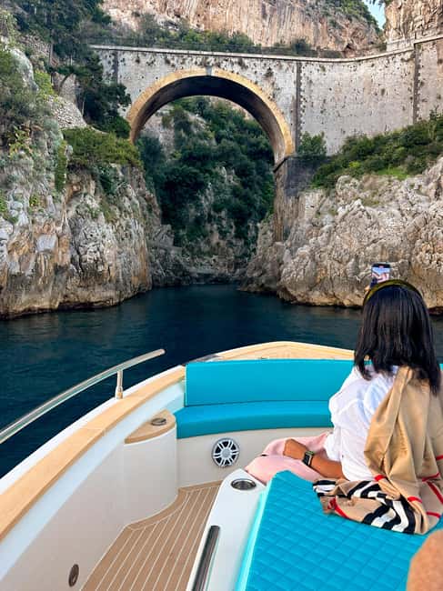 Positano: Shared Sunset Cruise - The return to Positano at dusk