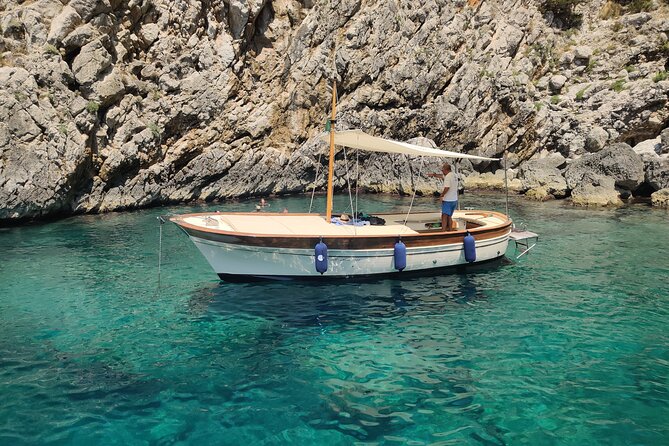 Private tour in a typical Capri boat - Marina Piccola and the swimming stops