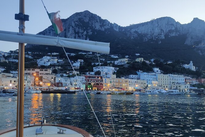 Private tour in a typical Capri boat - Green Grotto and Punta Carena Lighthouse