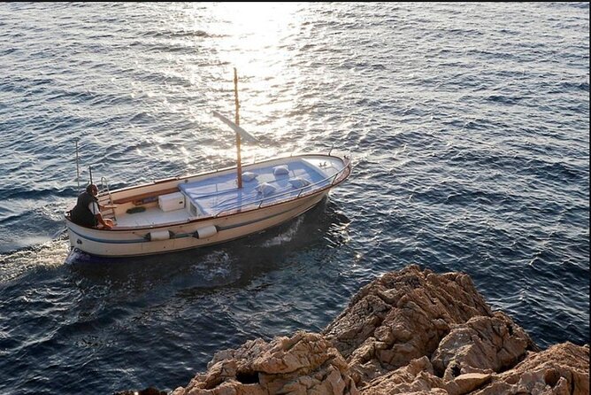 Private tour in a typical Capri boat - Marina Grande and the return to port