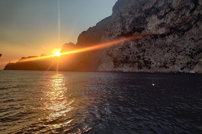 Private tour in a typical Capri boat - White Grotta and Villa Malaparte