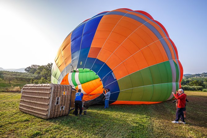 Professional hot air balloon rides at Assisi, Trasimeno in Umbria - A sunrise flight above the Umbrian Valley
