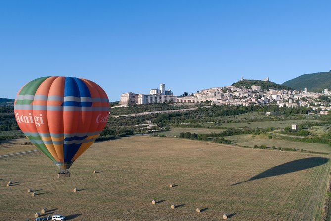 Professional hot air balloon rides at Assisi, Trasimeno in Umbria - The winery return at Cantina Dionigi