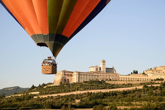 Professional hot air balloon rides at Assisi, Trasimeno in Umbria - Why the views can be special, even without a famous town below