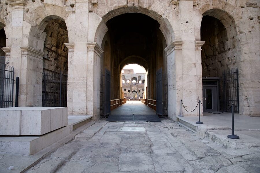 Rome: 1-Hour Fast Colosseum Tour - Why the headset matters