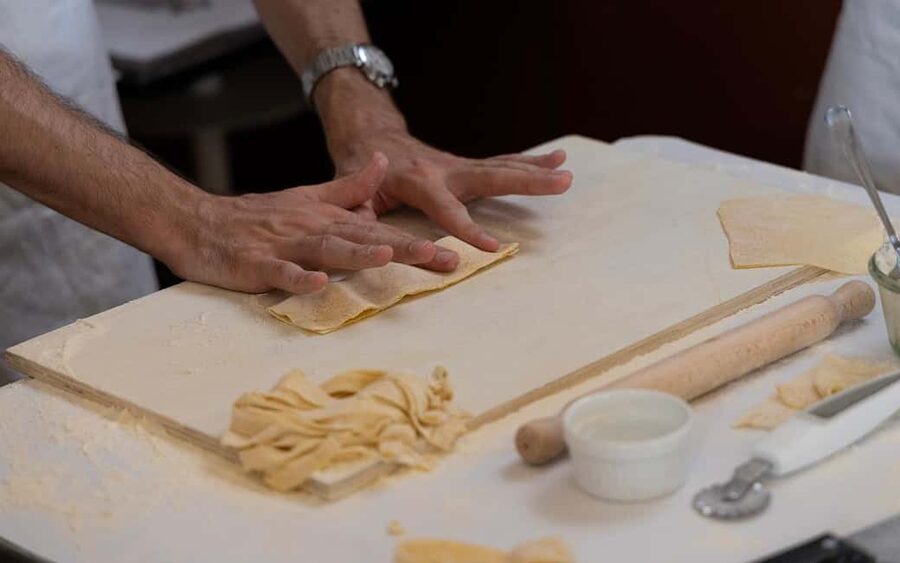 Rome: 3-in-1 Fettuccine, Ravioli, and Tiramisu Cooking Class - Getting there and planning your day