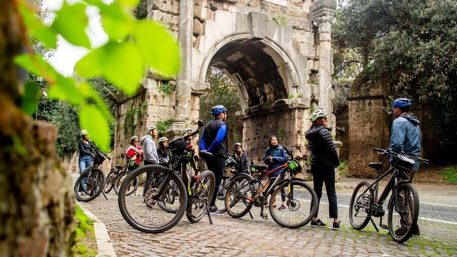 Rome: Appian Way Aqueducts Bike Tour (UPG Catacombs & Lunch) - Is this suitable for families and less confident riders?