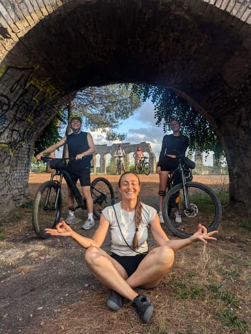 Rome:Appian Way E-bike Tour, Catacombs, Aqueducts & Transfer - Guides, bikes, and the feel of the tour