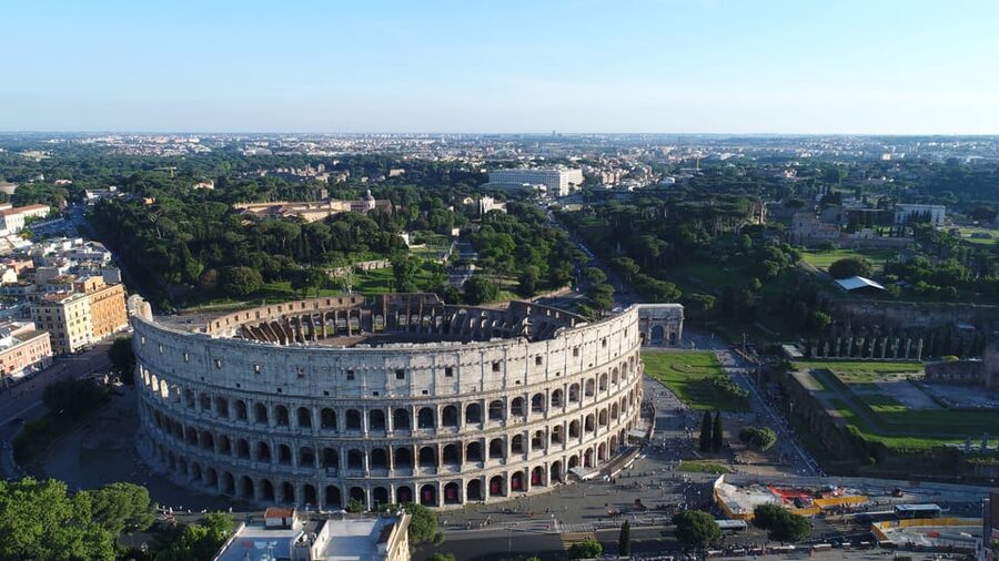 Rome: Arena Colosseum Tour with Arena Access - The guides make the biggest difference