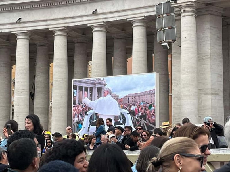 Rome: Audience Pope Leo XIV with guided tour - Walking into St. Peter’s Square
