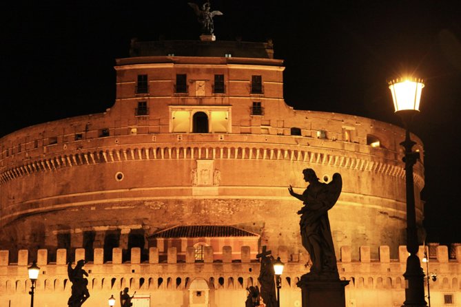 Rome by Night Walking Tour - Legends & Criminal Stories - Why Rome after dark changes the whole experience