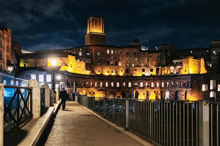 Rome: City Highlights Moonlight Walking Tour - Why Rome at night works so well