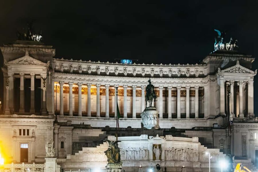 Rome: City Highlights Moonlight Walking Tour - Galleria Sciarra adds an easy-to-miss detail
