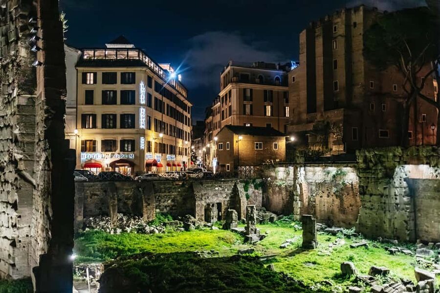 Rome: City Highlights Moonlight Walking Tour - Trevi Fountain under the lights