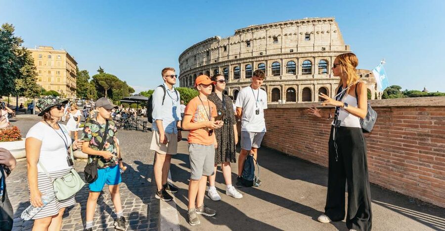 Rome: City Highlights Walking Tour - Finding the meeting point near the Colosseum