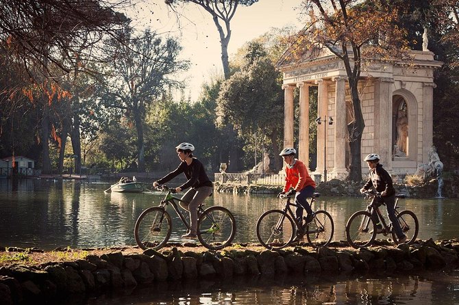 Rome City Small Group Bike Tour with quality Cannondale EBike - Piazza Venezia and the layers of Rome