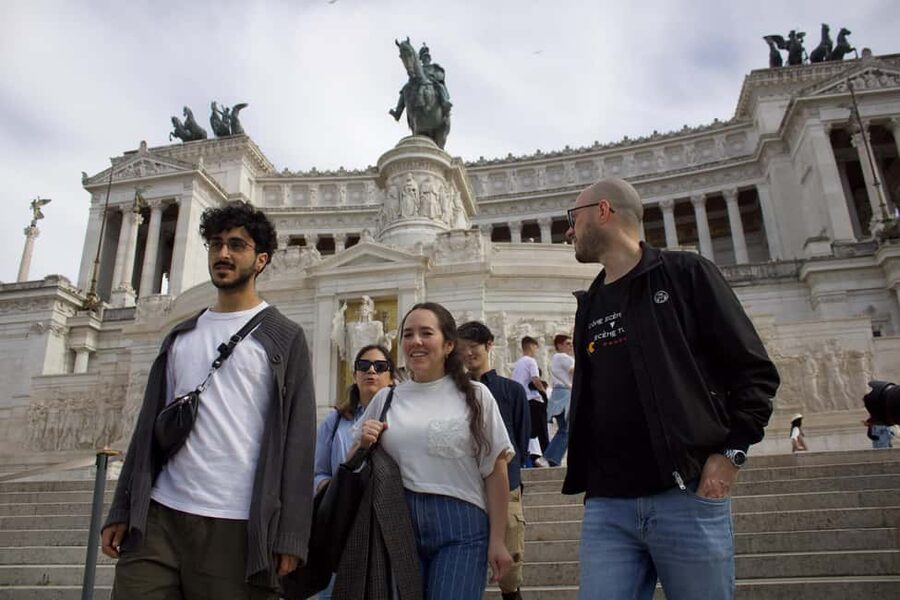 Rome: City Walking Tour in English or Spanish - Why this walk works as a Rome introduction
