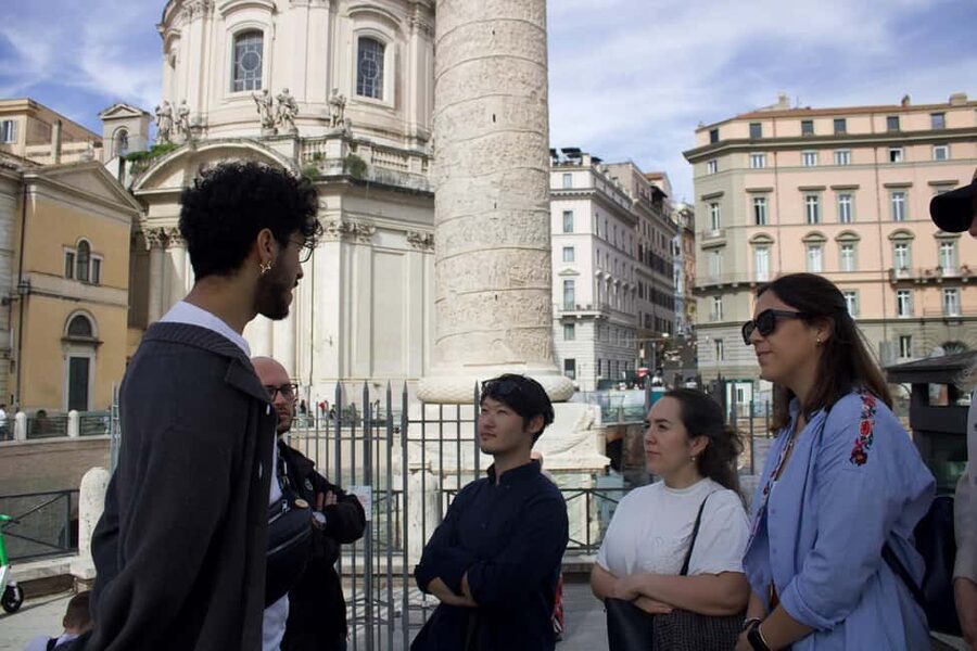 Rome: City Walking Tour in English or Spanish - Trevi Fountain gets the longest stop