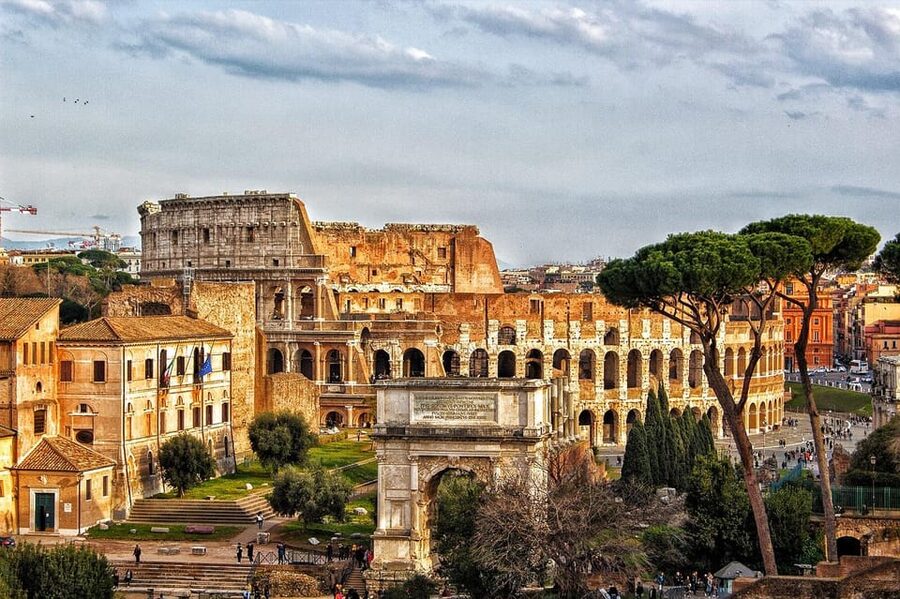 Rome: Colosseum, Forum, & Palatine Hill with Audio Guide - Climbing Palatine Hill for the broadest view