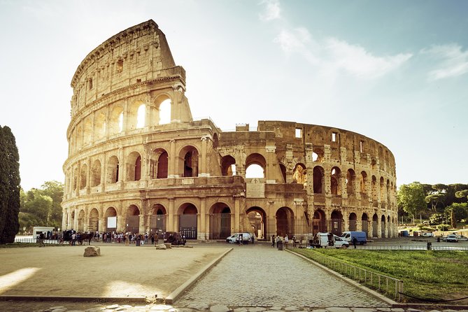Rome: Colosseum, Palatine Hill and Roman Forum Guided Tour - The Arch of Titus and the climb to Palatine Hill