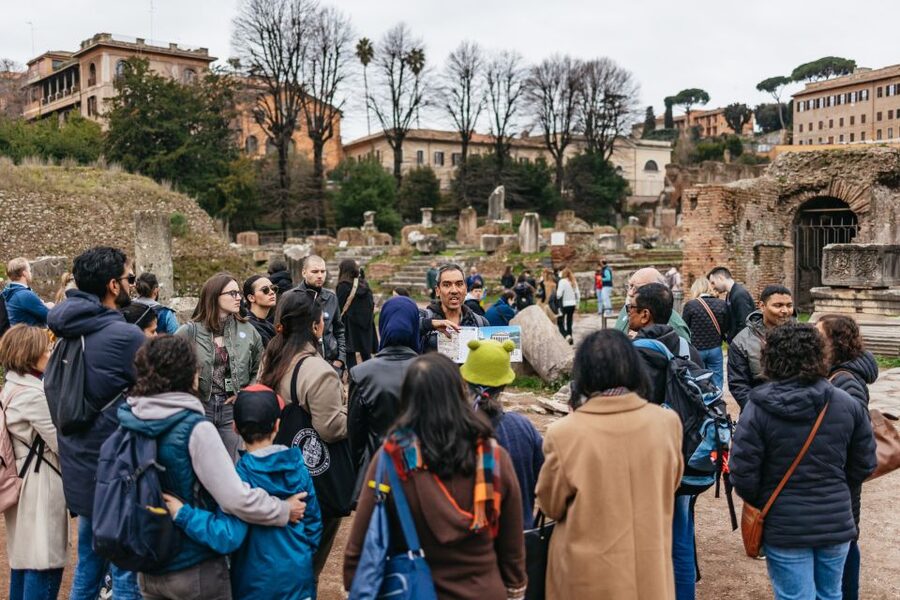 Rome: Colosseum, Palatine Hill & Roman Forum Guided Tour - Languages, weather, and what to carry