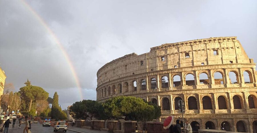 Rome: Colosseum, Palatine Hill, & Roman Forum Walking Tour - Walking through the Roman Forum