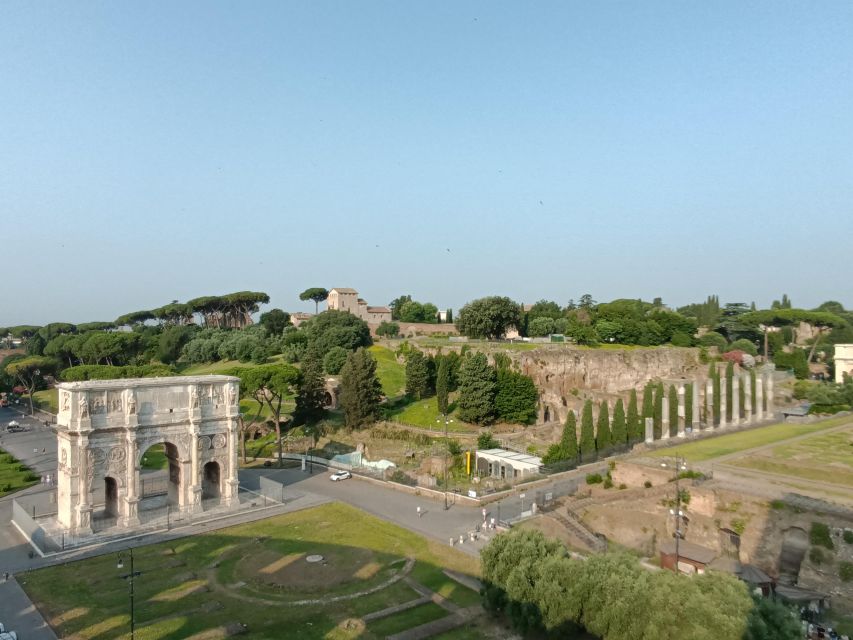 Rome: Colosseum, Palatine Hill, & Roman Forum Walking Tour - The guides and the quality of the storytelling
