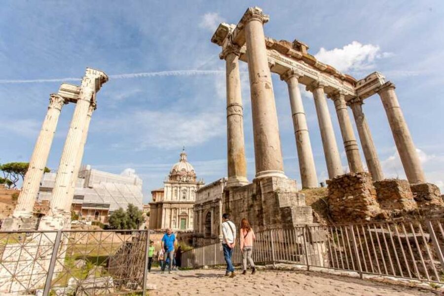 Rome: Colosseum, Palatine & Roman Forum Tour w/Entry Ticket - Guides, group size, and the human side of the tour