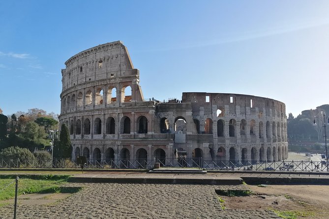 Rome: Colosseum, Roman Forum and Palatine Hill Private Tour - Climbing Palatine Hill to the imperial residences