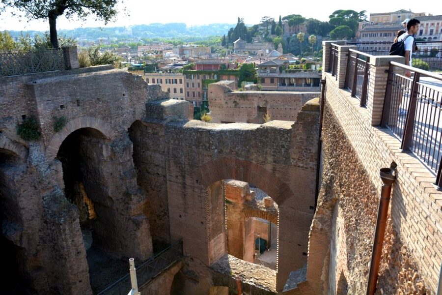 Rome: Colosseum & Roman Forum Guided Tour - Who should book this tour?