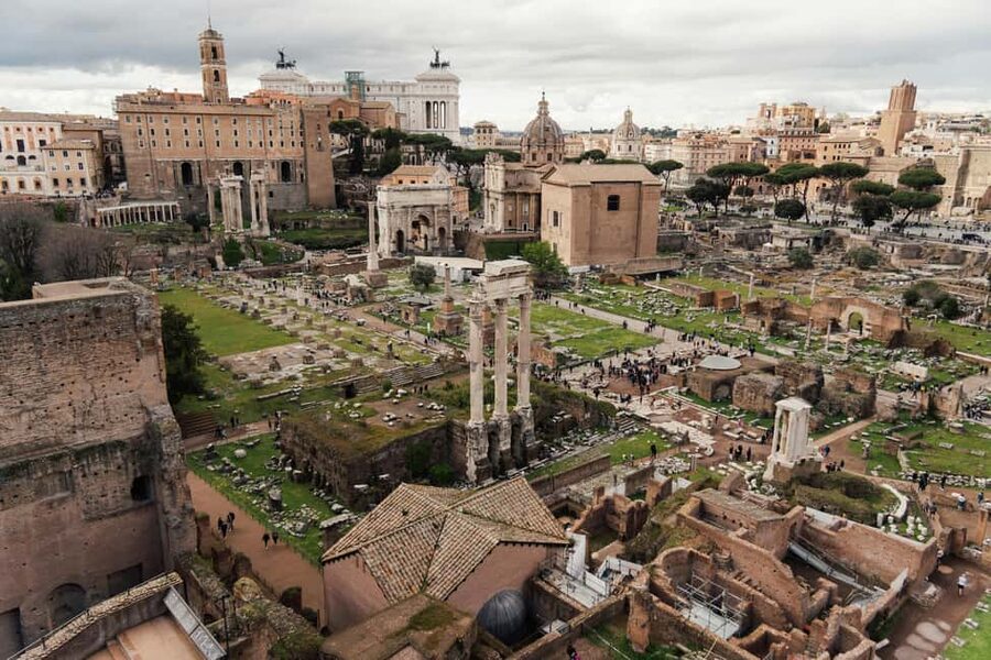 Rome: Colosseum, Roman Forum, Palatine with Multimedia Video - Who should choose this Rome package?
