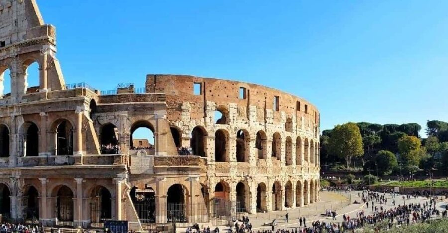 Rome: Colosseum Tour with Underground and Arena Floor Access - What the guides add to the visit