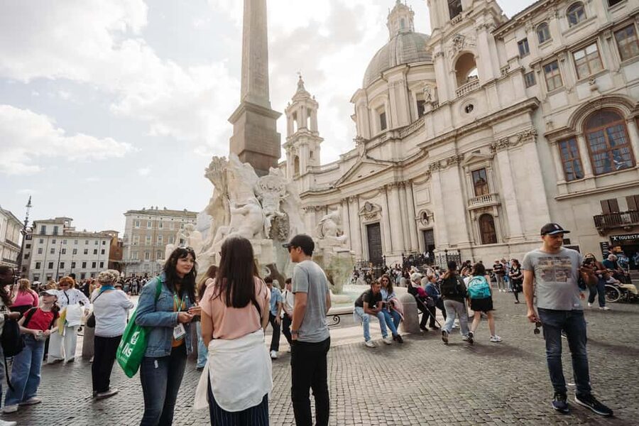 Rome: Colosseum, Vatican Museums & Historic Center in a Day - The guide can make or break the day